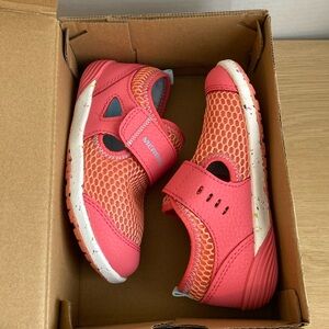 Merrell Bare Steps H20 shoes. Size 7.5M in Coral